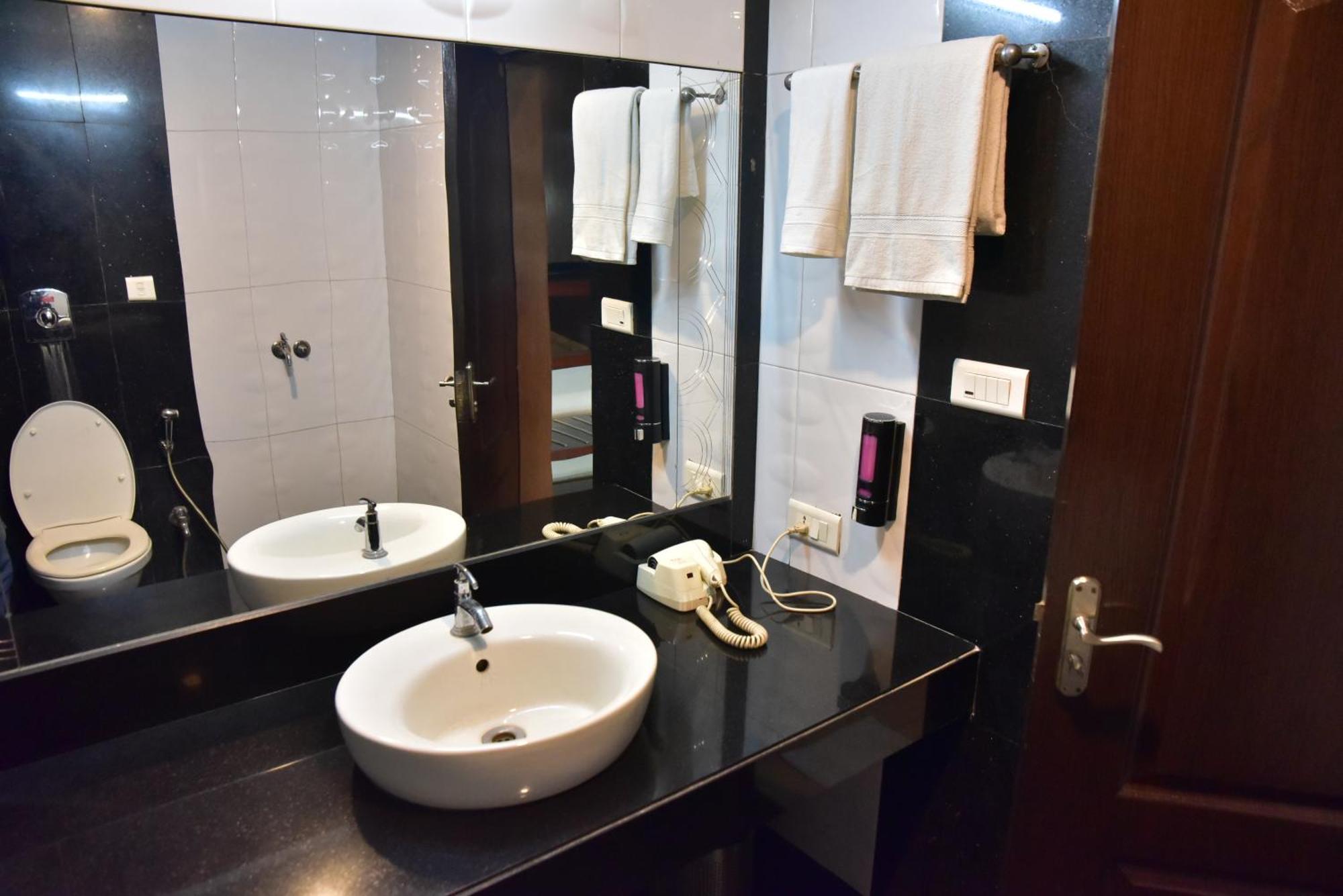Kalyani Hotel Ambassador Chocolate Inn מראה חיצוני תמונה